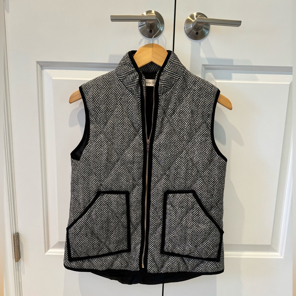 Vest / black and white / tweed look / size M
